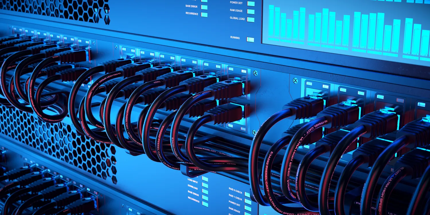 Pötschke Elektro - Elektrofachunternehmen - Kabelgebundener Server arbeitet unter Volllast.